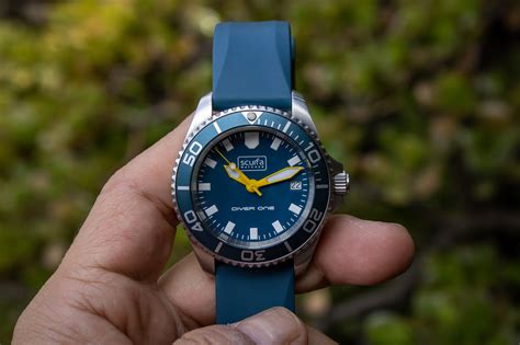 helium escape valve scuba watch